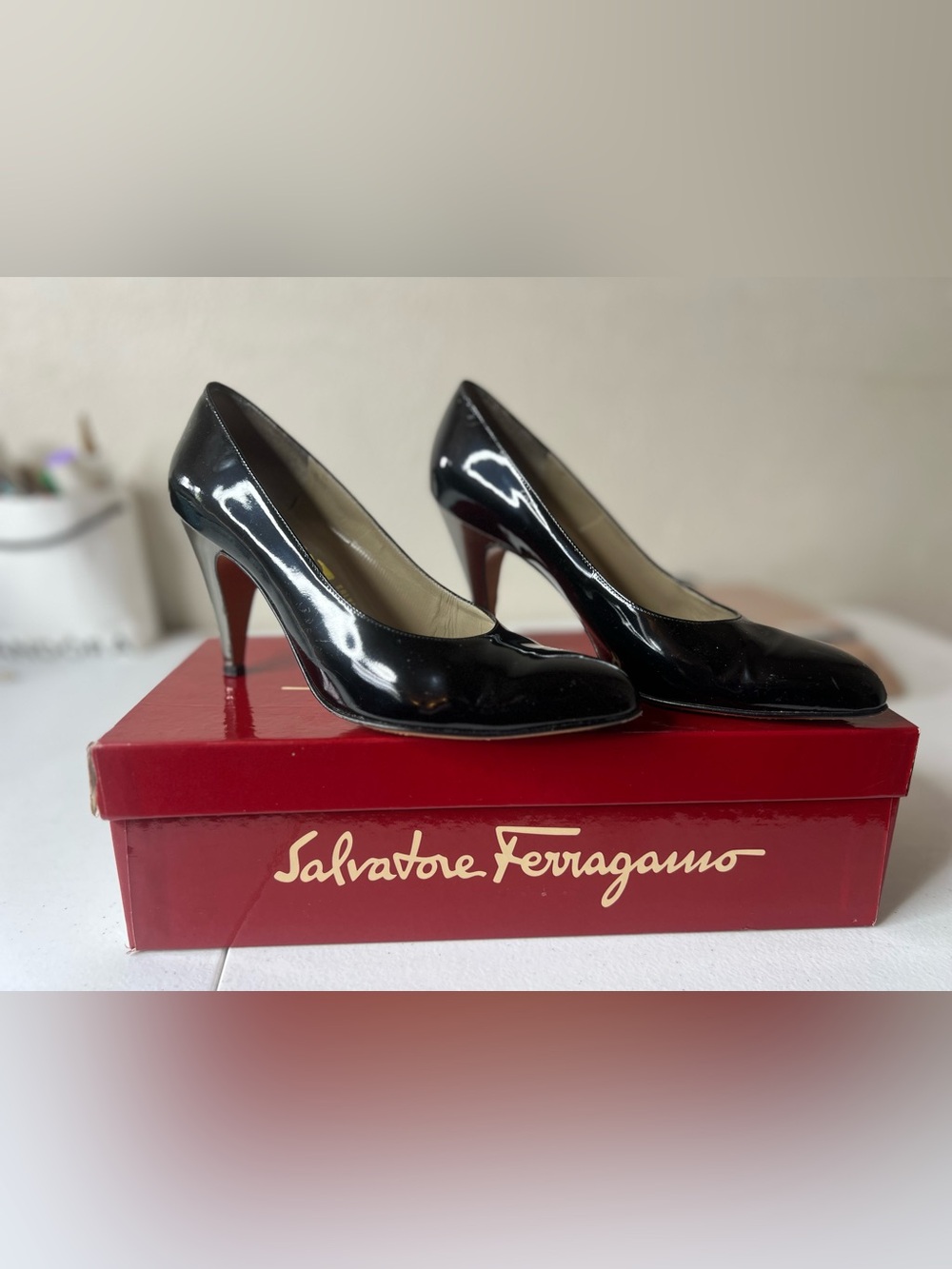 vintage Salvatore Ferragamo Women’s black patent leather pumps Size 6 W/box EUC